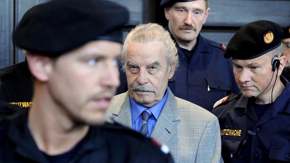 epa01670112 Defendant Josef F. during the fourth day of his trial for incest on 19 March 2009, at the provincial courthouse in St. Poelten. Josef F., the Austrian father on trial for imprisoning and r ...