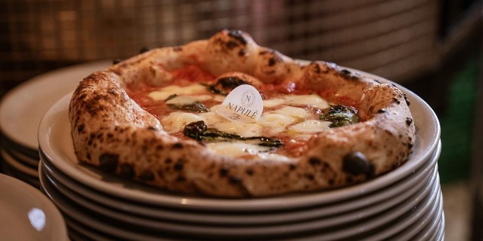 An der Goldküste kann man in der Pizzeria Napulé eine Edel-Pizza für sage und schreibe 500 Franken bestellen. Für so viel Geld könnte man 25 Pizza Margherita oder mehr bestellen. Ob sich die mit Gold  ...