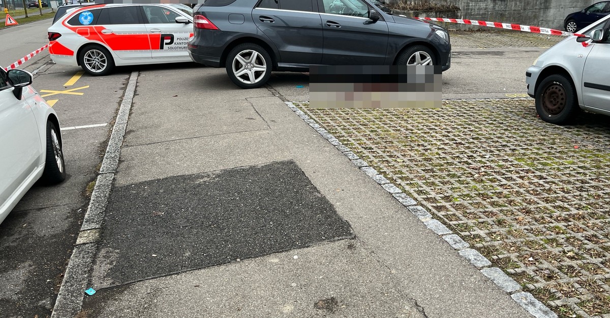 kind-wird-bei-kollision-mit-auto-schwer-verletzt-mit-rettungsheli-ins-spital-geflogen