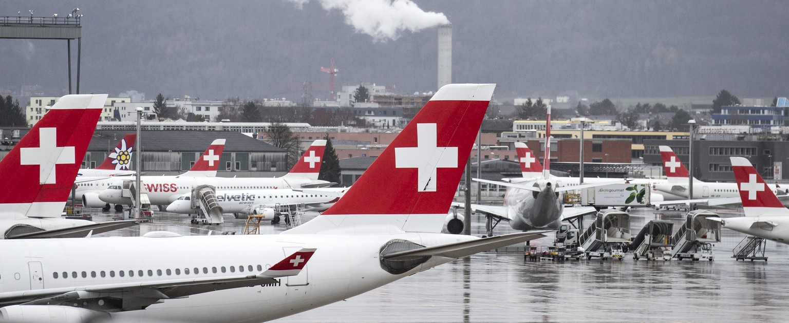 Swiss Flugzeuge am Flughafen Zuerich, am Dienstag, 10. Maerz 2020. Am Flughafen Zuerich herrscht wegen des Coronavirus derzeit ungewohnte Ruhe. (KEYSTONE/Alexandra Wey)