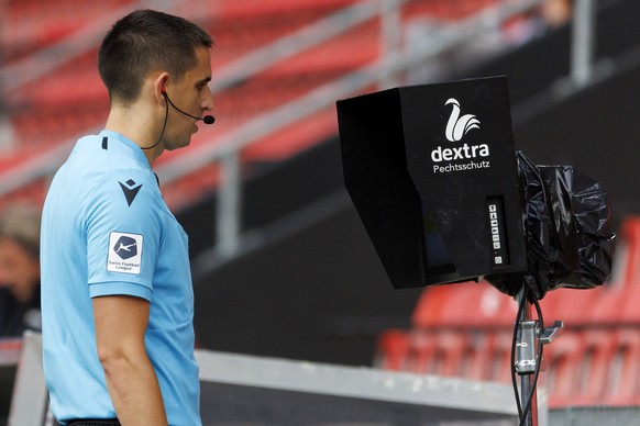 The referee Lionel Tschudi checks the VAR screen, during the Super League soccer match of Swiss Championship between Yverdon Sport FC and Servette FC, at the Stade de la Maladiere stadium, in Neuchate ...