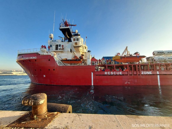 HANDOUT - Das Rettungsschiff der Organisation SOS Mediterranee, «Ocean Viking», ist derzeit wieder auf dem Mittelmeer unterwegs, um in Seenot geratene Flüchtlinge zu bergen. Foto: SOS Mediteranee/dpa  ...