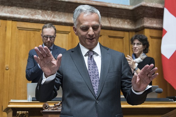 epa06230367 Resigning Swiss Federal Councillor Didier Burkhalter bids farewell after his last speech in front of the National Council, during the autumn session of the Federal Assembly in Bern, Switze ...
