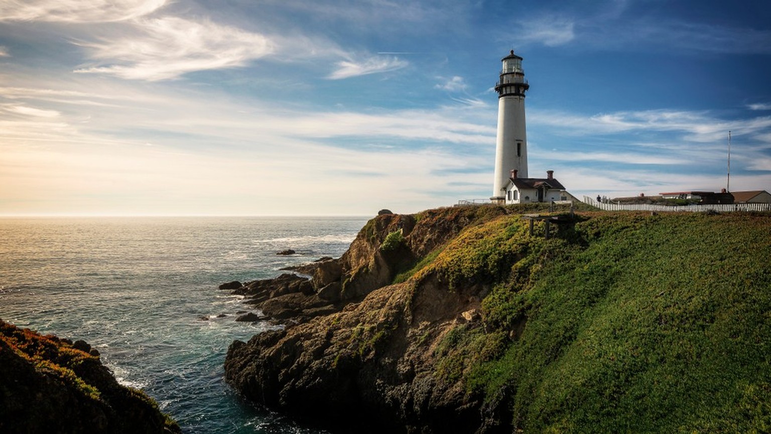 Das Pigeon Point Lighthouse am Highway 1 in Kalifornien ist ein Musterbeispiel eines Leuchtturms.