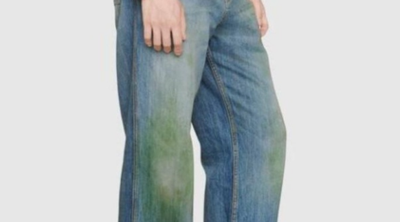 Gucci-Jeans mit Grasflecken: Das Luxus-Modelabel hat eine ungewöhnliche Hose im Angebot.