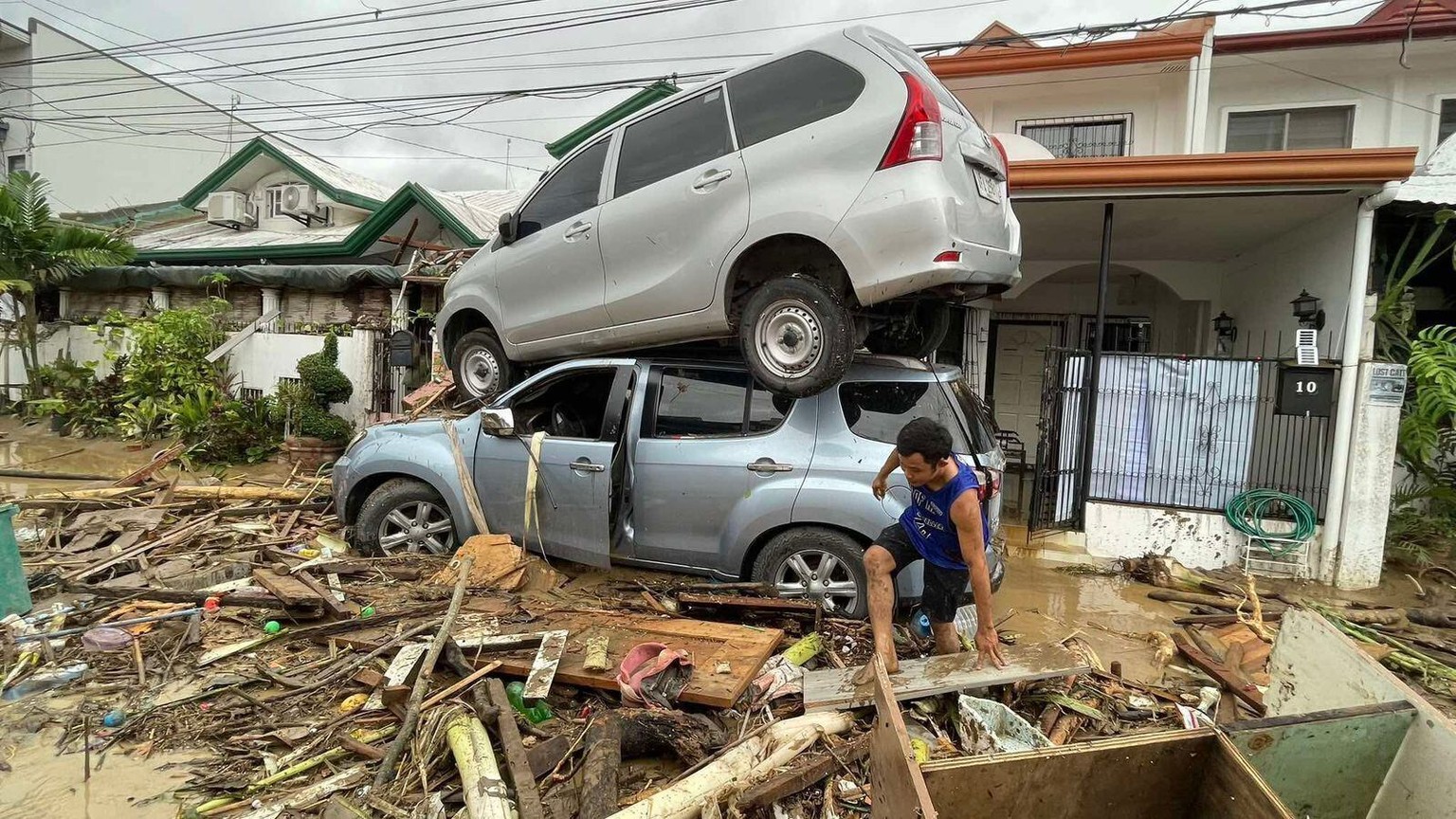Vehicles lie piled on after flooding caused by Typhoon Kalmaegi in Cebu city, central Philippines, Tuesday, Nov. 4, 2025. (AP Photo/Jacqueline Hernandez)
APTOPIX Philippines Extreme Weather Asia Typho ...