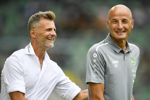 St. Gallens Sportchef Alain Sutter, links, und St. Gallens Trainer Peter Zeidler, beim Fussball Super-League Spiel zwischen dem FC St. Gallen und den BSC Young Boys Bern, am Samstag, 10. August 2019,  ...