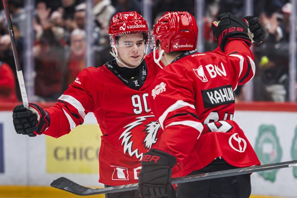 Theo Rochette (LHC), gauche, celebre son but avec Dominik Kahun (LHC), droite, lors du match du championnat suisse de hockey sur glace de National League entre Lausanne HC, LHC, et le HC Lugano, HCL,  ...