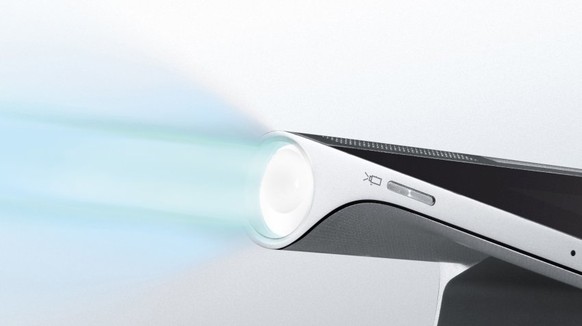 Lenovo Yoga Tablet 2 Pro: Das Design entspricht weitgehend dem des Yoga Tablet 2, allerdings ist bei diesem Modell ein Pico-Projektor in das Scharnier eingebaut.