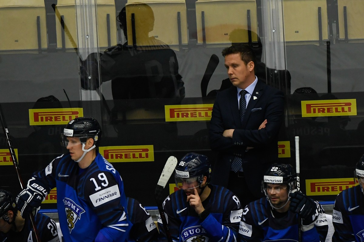 epa06720161 Finland's head coach Lauri Marjamaki during the IIHF World Championship group B ice hockey match between Finland and Norway in Jyske Bank Boxen in Herning, Denmark, 08 May 2018. EPA/C ...