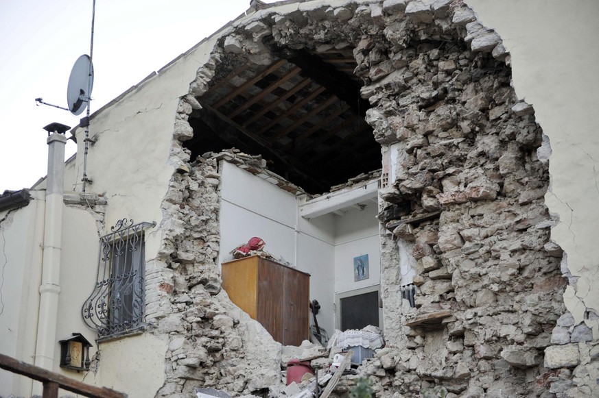 epa05610283 A damaged building in Pieve Torina after the strong earthquake hit Marche region, in central Italy, 30 October 2016. A 6.6 magnitude earthquake struck 6km north of Norcia, just days after  ...