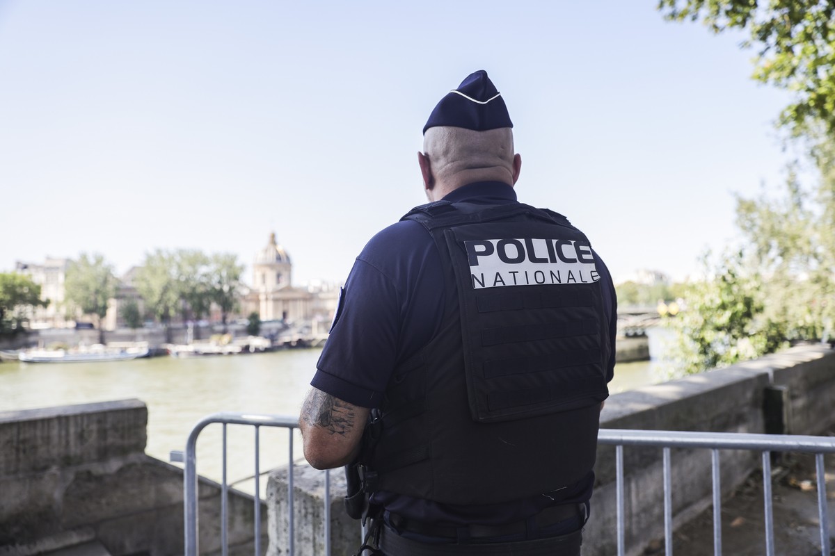 epa11483397 A member of the national police keeps watch near the entrance to the quays of the Seine in Paris, France, 17 July 2024. From 18 to 26 July, the day of the Opening Ceremony of the Paris 202 ...