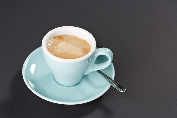 ARCHIVBILD ZUR MEDIENKONFERENZ VON CAFETIERSUISSE UEBER DEN KAFFEEKONSUM IN DER SCHWEIZ, AM MONTAG, 27. NOVEMBER 2017 - A cup of espresso, pictured on November 2, 2009 in Zurich, Switzerland. (KEYSTON ...