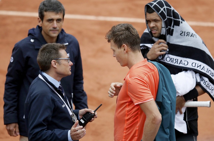 Nach einem kurzen Regenunterbruch konnte Tsonga gegen Berdych fertig gespielt werden.