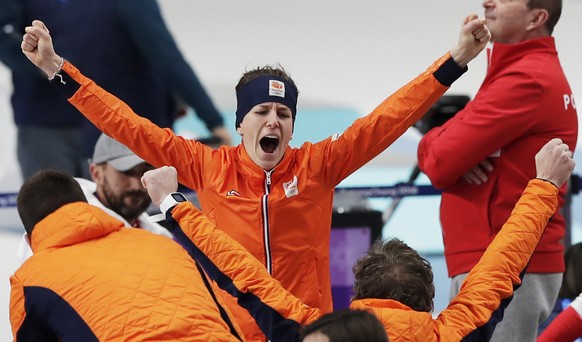 epa06518152 Ireen Wust of the Netherlands celebrates after winning the Women&#039;s Speed Skating 1500m event at the Gangneung Oval during the PyeongChang 2018 Olympic Games, South Korea, 12 February  ...