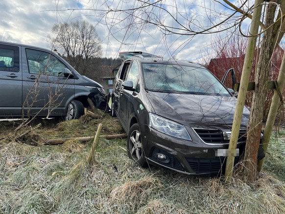 Am Samstagmorgen (11. Februar 2023) kam es in Götighofen TG zu einer Kollision zwischen zwei Autos. Drei Kinder wurden leicht verletzt.