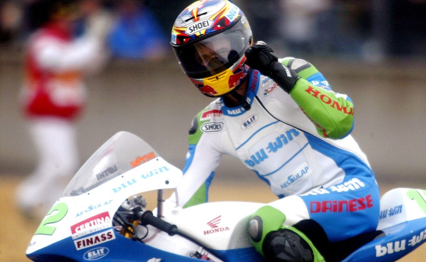 ARCHIV - ZUM KEYSTONE-SDA-TEXT DER SPORTREDAKTION UEBER DEN ERSTEN SIEG VON TOM LUETHI IN DER 125CCM-KLASSE AM 15. MAI 2005 IN LE MANS, FRANKREICH, STELLEN WIR IHNEN FOLGENDES BILDMATERIAL ZUR VERFUEG ...