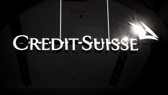 ARCHIVBILD ZUR MELDUNG, DASS DIE CREDIT SUISSE IN DER MOSAMBIK-AFFAERE FAST 475 MILLIONEN DOLLAR ZAHLEN MUSS --- A logo of the Swiss bank Credit Suisse is pictured in Zurich, Switzerland, Thursday, Fe ...