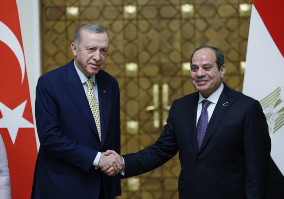 epa11152416 A handout photo made available by the Turkish President&#039;s Press Office shows Egyptian President Abdel Fattah al-Sisi (R) and Turkish President Recep Tayyip Erdogan (L) shaking hands d ...