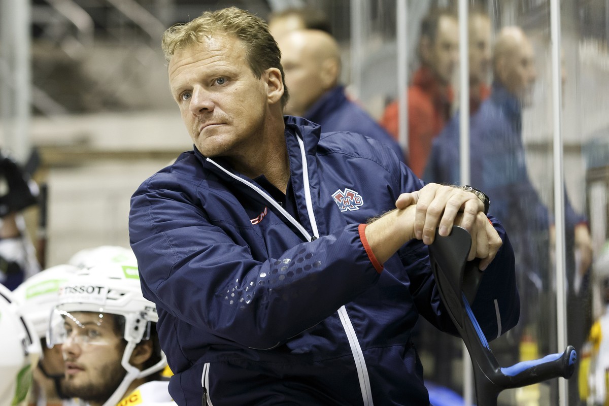 Biel's Head coach Kevin Schlaepfer with his walking stick looks on his players, during the Swiss Ice Hockey Cup round of 32 game between Star-Forward and EHC Biel-Bienne, at the ice stadium des E ...
