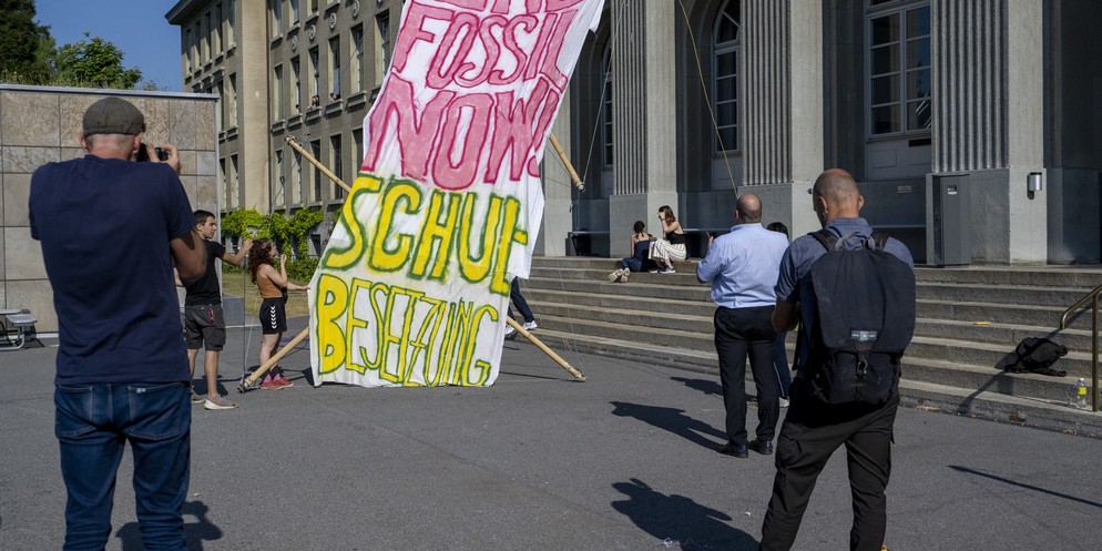 Gymnasium Kirchenfeld: Endfossil Bern besetzt das Schulhaus.