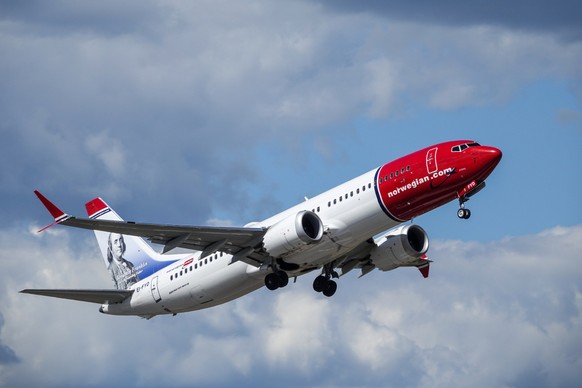 Eine Boeing 737 Max 8 der Norwegian Air Shuttle startet am Flughafen Arlanda in Stockholm.