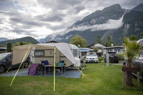 Auf dem Campingplatz Aaregg am Brienzersee herrscht waehrend den Sommerferien Hochbetrieb und ist Ausgebucht, am Mittwoch, 22. Juli 2020 in Brienz. (KEYSTONE/Urs Flueeler).