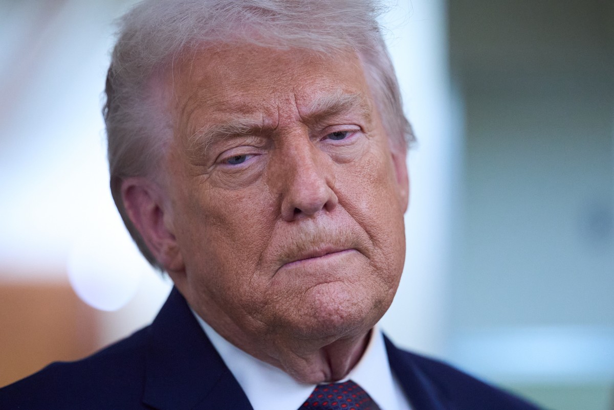 President Donald Trump speaks with reporters aboard Air Force One after leaving the World Economic Forum in Davos for Washington, Thursday, Jan. 22, 2026. (AP Photo/Evan Vucci)
Donald Trump