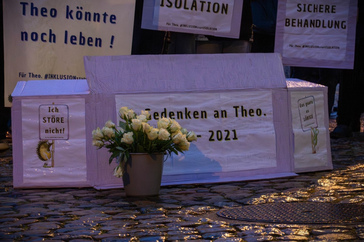 Prozess gegen Oberärztin und Oberarzt von Theo W., der in der Obhut der Psychiatrischen Dienste Aargau (PDAG) Windisch verstarb. Am Montag, 26. Januar 2026, findet vor dem Prozessbeginn im Bezirksgeri ...