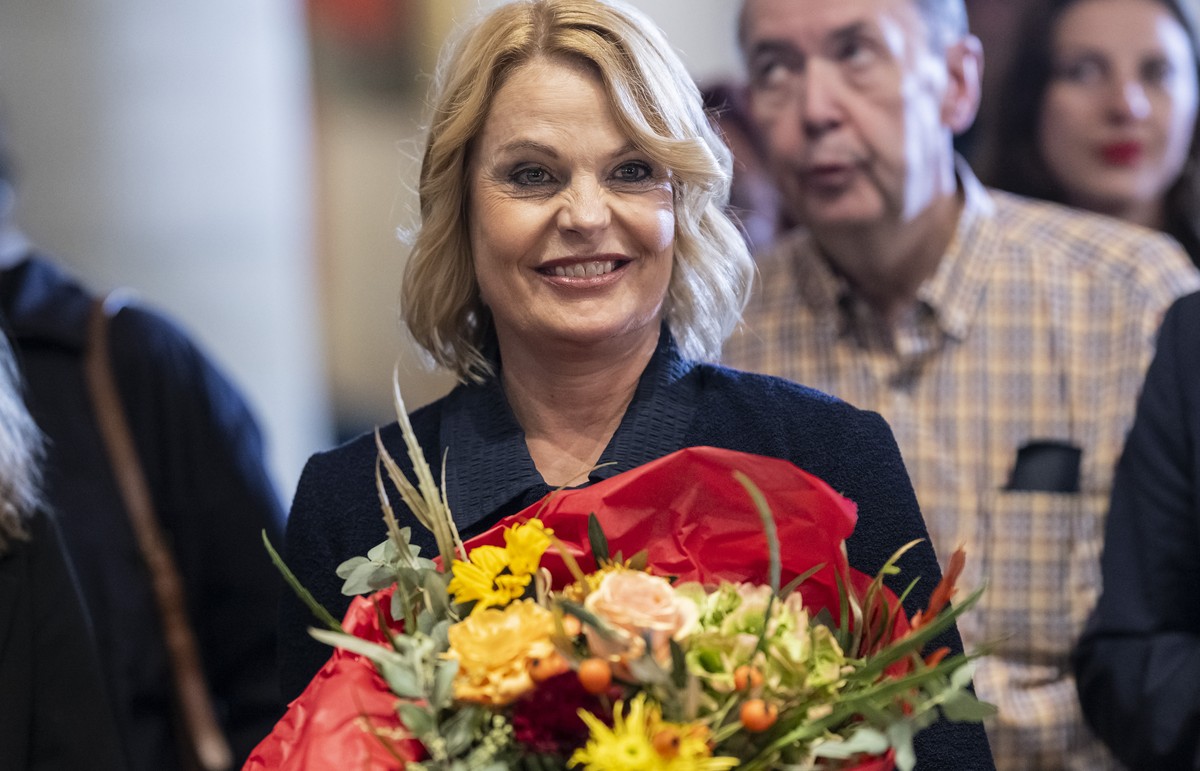 Die bisherige Gemeinderaetin und Kandidatin fuer das Stadtpraesidium, Marieke Kruit, SP, freut sich nach Bekanntgabe der Resultate der Wahl zum Stadtpraesidium, am Tag der staedtischen Wahlen, am Sonn ...