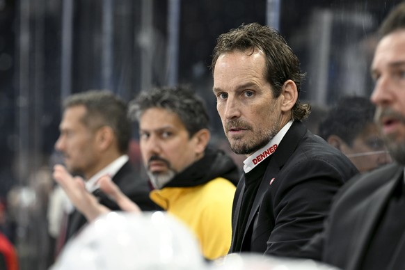 Switzerland head coach Patrick Fischer looks on from the bench during the Euro Hockey Tour (EHT) ice hockey match between Czechia and Switzerland in Tampere, Finland, Sunday Nov. 9, 2025. (Emmi Korhon ...