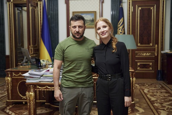 In this photo provided by the Ukrainian Presidential Press Office, Ukrainian President Volodymyr Zelenskyy, left, and American actress Jessica Chastain pose for a photo in Kyiv, Ukraine, Aug. 7, 2022. (Ukrainian Presidential Press Office via AP)