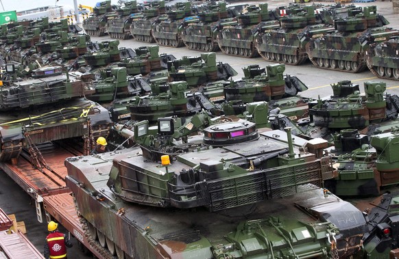 epa04099111 (FILE) A file photograph showing US first Battalion, M1A2 Abrams battle tanks and M2A3 Bradley fighting vehicles of the 12th Army Cavalry regiment, arrive from the first Cavalry Division o ...