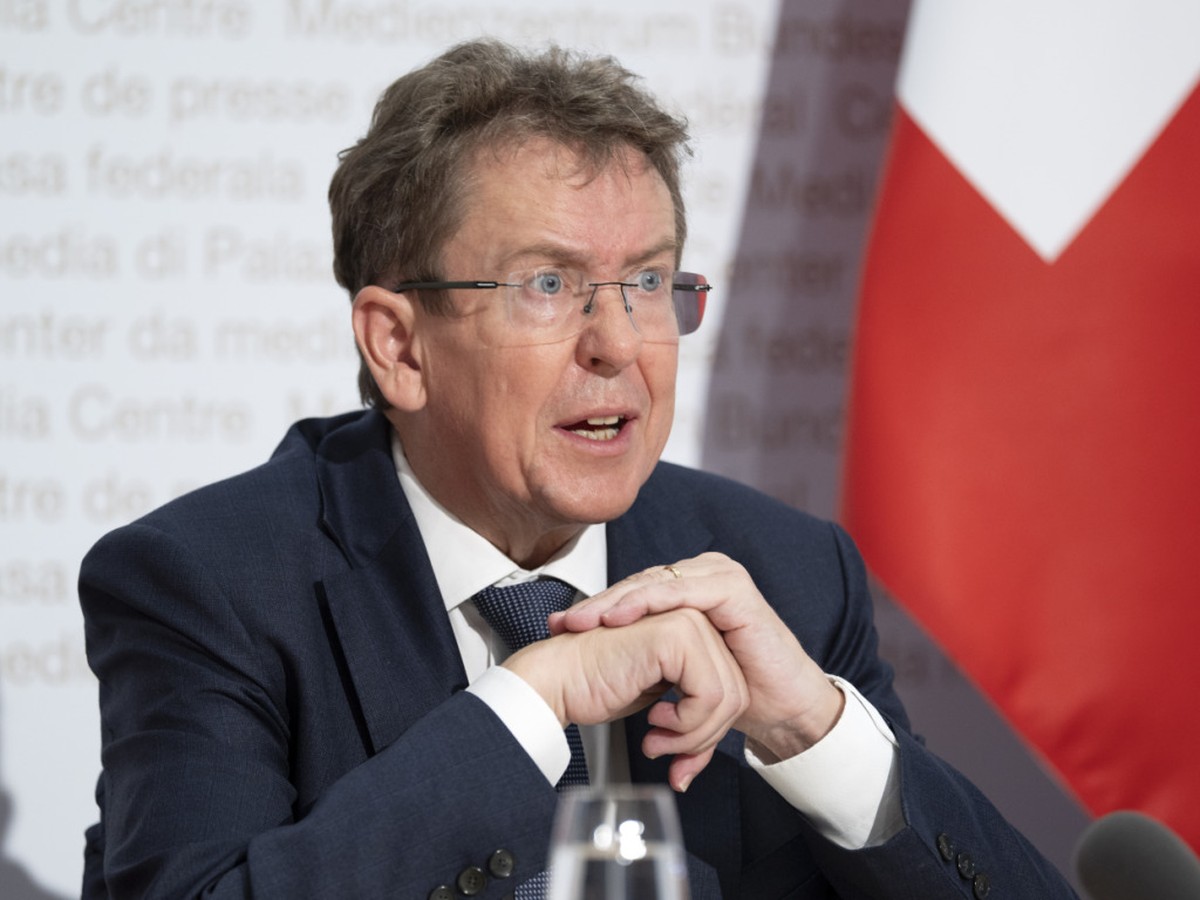 Le ministre de l'environnement Albert Rösti a reconnu que la situation liée à l'été caniculaire vécue par la Suisse complique grandement la vie du monde agricole.