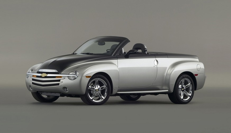 Chevrolet SSR auto design 2000s
https://www.autoevolution.com/news/hate-it-or-love-it-the-chevy-ssr-is-one-of-the-coolest-pickup-trucks-of-all-time-170565.html