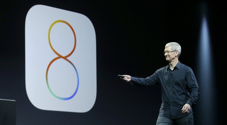 Apple-Chef Tim Cook bei der ersten Präsentation von iOS 8 im Juni.