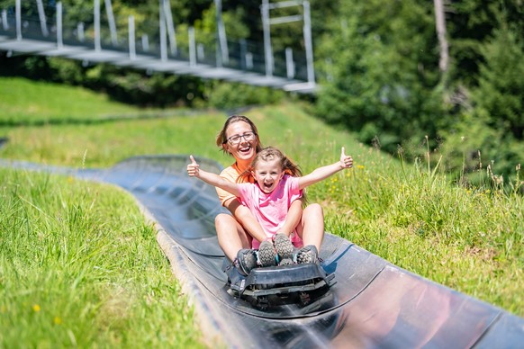 Sattel Hochstuckli AG / Sommer 2022 - Imageaufnahmen für die Bildwelt der Sattel Hochstuckli AG 2022. Aufgenommen am 12.07.2022, mit der Familie Tunaj - Valentin (Vater), Adelina (Mutter), Brendon und ...