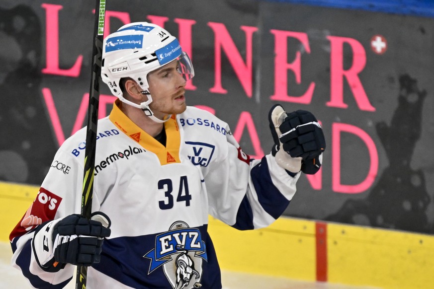 Der Zuger Peter Cehlarik jubelt nach seinem Treffer zur 0:1 Fuehrung, im Eishockey-Qualifikationsspiel der National League zwischen dem HC Davos und dem EV Zug, am Dienstag, 27. September 2022, im Eis ...