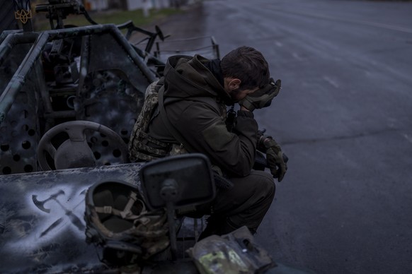 A Ukrainian soldier pauses after returning from the frontline near Kherson, southern Ukraine, Wednesday, Nov. 23, 2022. (AP Photo/Bernat Armangue)