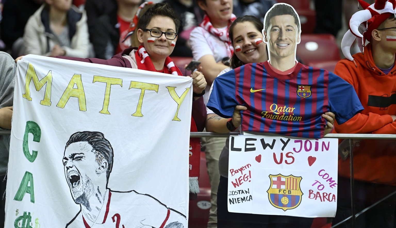 Lewandowski im Barça-Trikot – zumindest auf den Tribünen in Warschau.