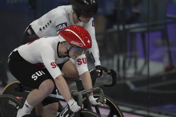 Aline Seitz of Switzerland competes alongside Jennifer Valente of the United States, top, during the women&#039;s omium event, at the Summer Olympics, Sunday, Aug. 11, 2024, in Paris, France. (AP Phot ...