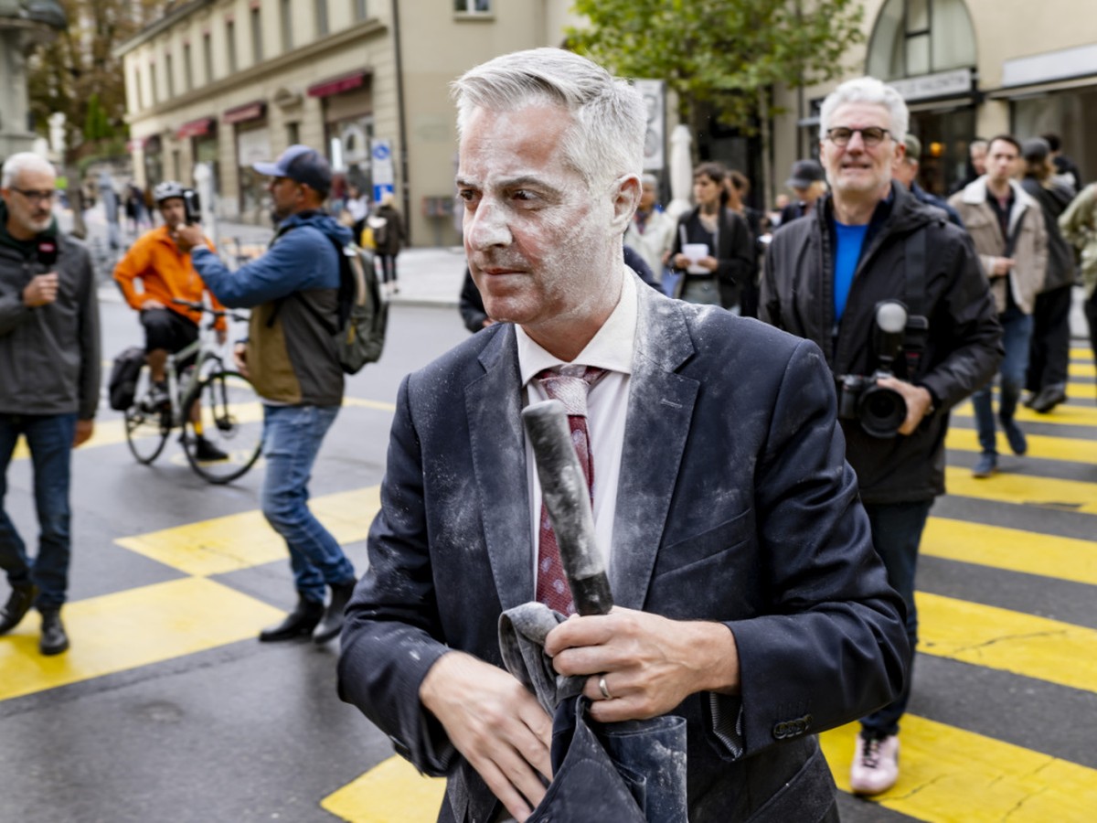 Le Municipal lausannois Pierre-Antoine Hildbrand a été enfariné alors qu'il se rendait à la place de l'Europe depuis la place Aloïse-Corbaz.