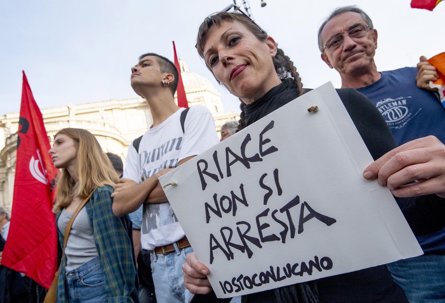 epa07064499 A demonstrator holds a banner reading &#039;Riace does not capture&#039; against the arrest of Riace mayor Domenico &#039;Mimmo&#039; Lucano in Rome, Italy, 02 October 2018. Riace Mayor Do ...