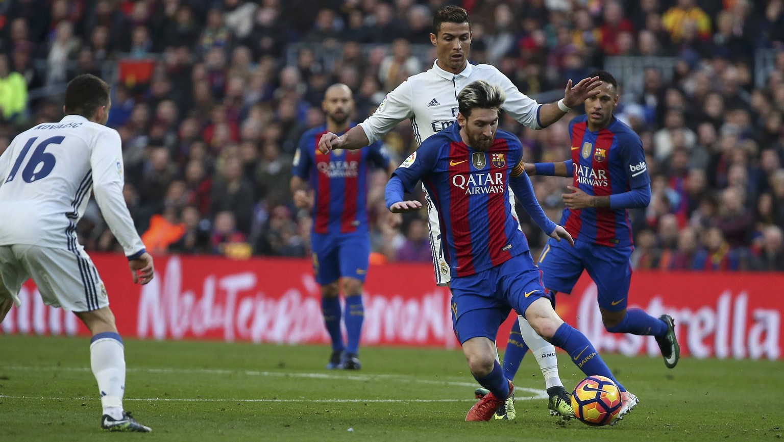 Football Soccer - Barcelona v Real Madrid - Spanish La Liga Santander- Nou Camp Stadium, Barcelona, Spain - 3/12/16. Real Madrid&#039;s Cristiano Ronaldo and Barcelona&#039;s Lionel Messi in action du ...