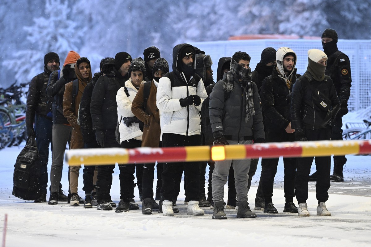 Des milliers de migrants se pressent à la frontière finlandaise. Helsinki y voit la main de Poutine.