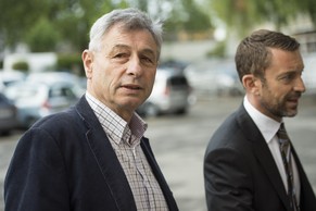 Jean-Pierre Grin mit seinem Anwalt vor dem Gericht