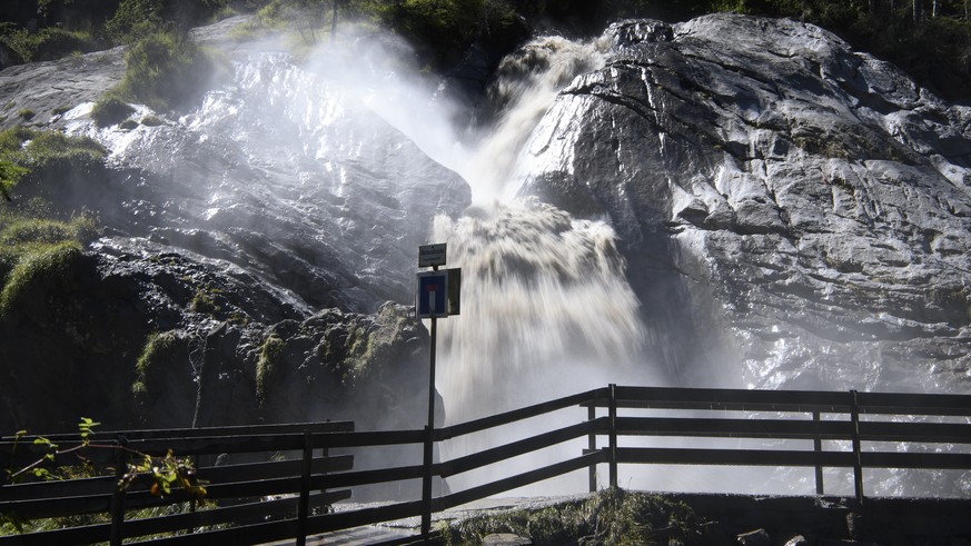 Die Simme oberhalb Lenk fuehrt am Freitag, 7. August 2020, Hochwasser, nachdem sich der Faverges-Gletschersee teilweise entleert hat. Der Faverges-Gletschersee oberhalb der Lenk laeuft seit Freitagmor ...