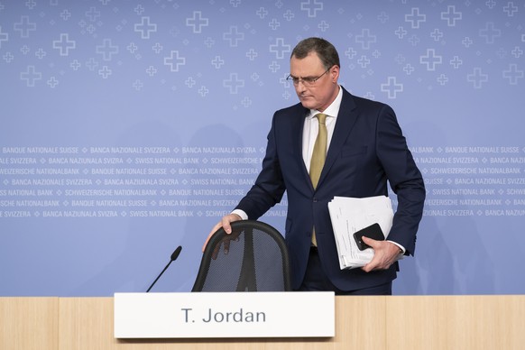 Swiss National Bank&#039;s (SNB) Chairman of the Governing Board Thomas Jordan leaves the end-of-year press conference of Swiss National Bank (SNB BNS), in Bern, Switzerland, Thursday, December 14, 20 ...