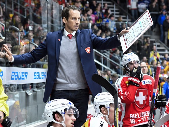 Switzerland&#039;s head coach Patrick Fischer reacts during the Ice Hockey Deutschland Cup at the Curt-Frenzel-Eisstadion in Augsburg, Germany, Saturday, November 5, 2016. (KEYSTONE/Peter Schneider)