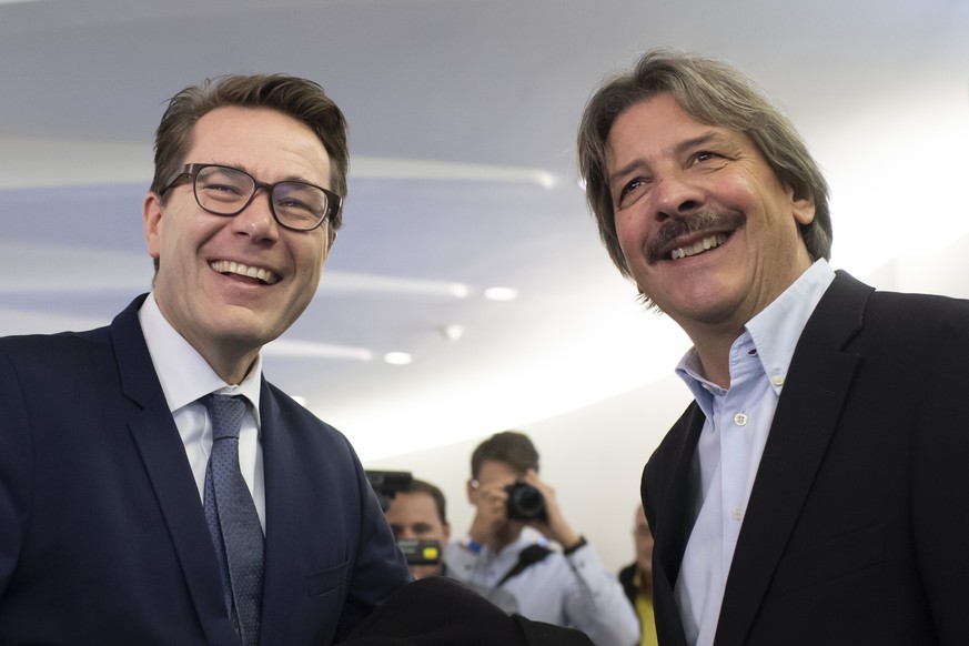 Die wieder gewaehlten Staenderaete Benedikt Wuerth (CVP), links, und Paul Rechsteiner (SP), beim zweiten Wahlgaeng fuer die beiden St. Galler Staenderatssitze, am Sonntag, 17. November 2019, in St. Ga ...